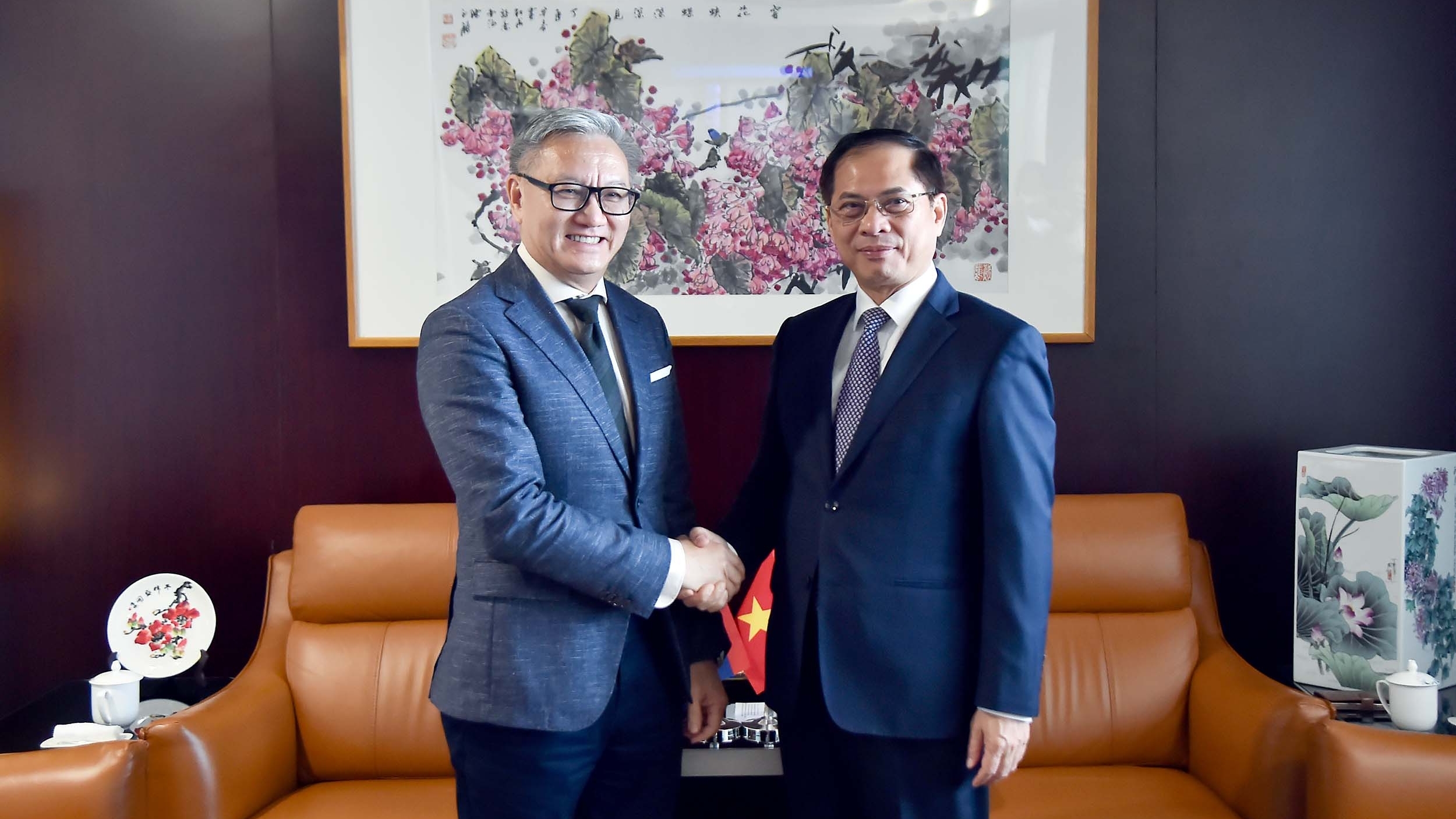 Phó Thủ tướng, Bộ trưởng Ngoại giao Bùi Thanh Sơn tiếp Bộ trưởng Ngoại giao Lào