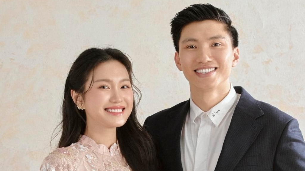 Sao Việt: Đoàn Văn Hậu - Doãn Hải My đăng ảnh kỷ niệm, Bảo Thanh diện áo dài nền nã