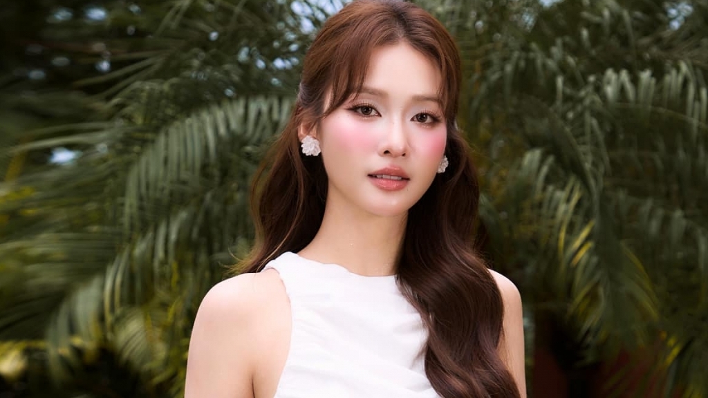 Diễn viên Khả Ngân dịu dàng, cuốn hút