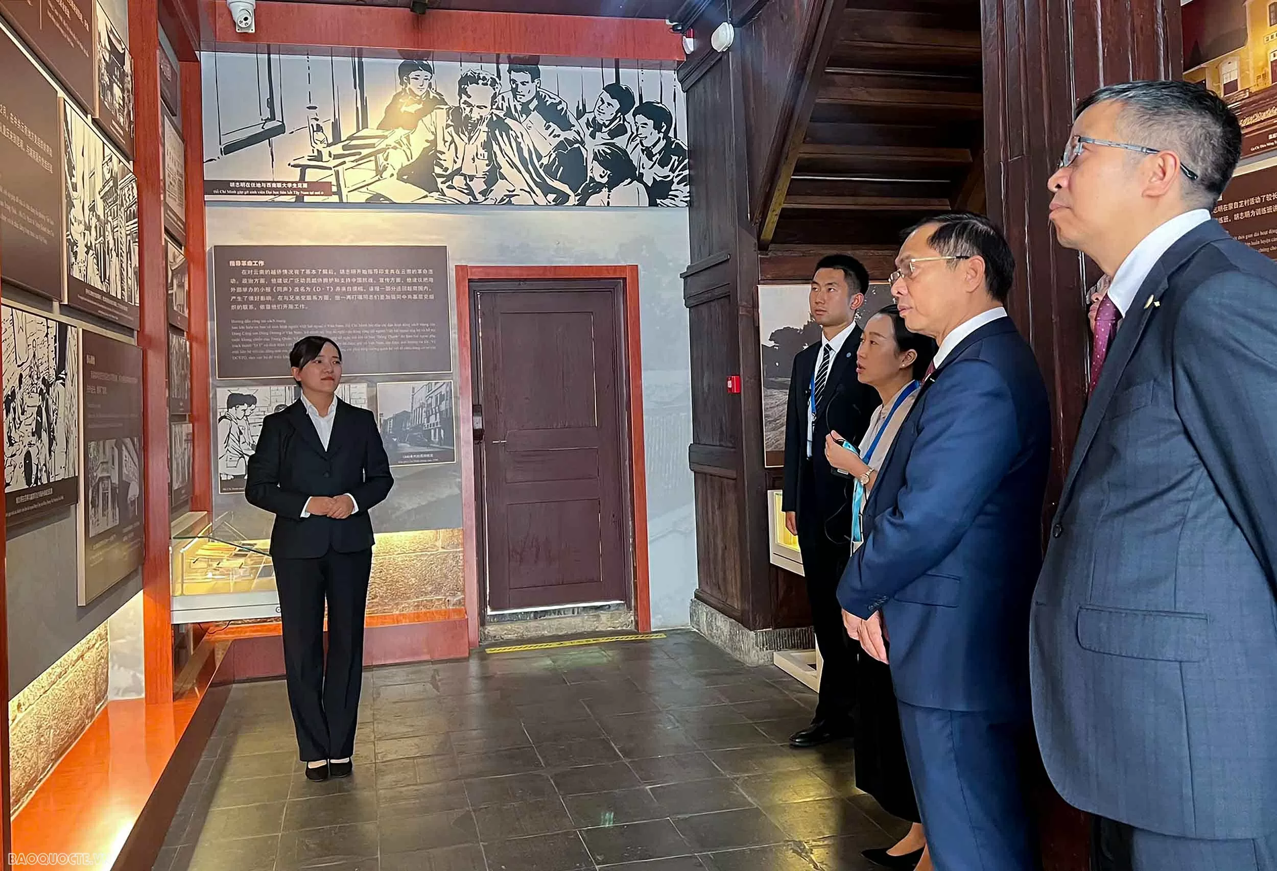 Phó Thủ tướng Bùi Thanh Sơn thăm Khu di tích Chủ tịch Hồ Chí Minh tại Côn Minh, Vân Nam Phó Thủ tướng Bùi Thanh Sơn thăm Khu di tích Chủ tịch Hồ Chí Minh tại Côn Minh, Trung Quốc