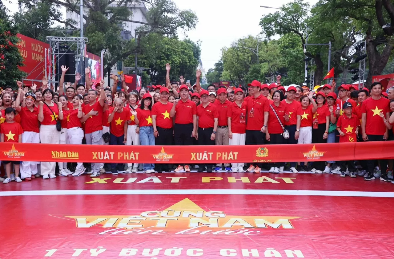 Hàng triệu người tham gia chương trình Cùng Việt Nam tiến bước Hàng triệu người tham gia chương trình Cùng Việt Nam tiến bước