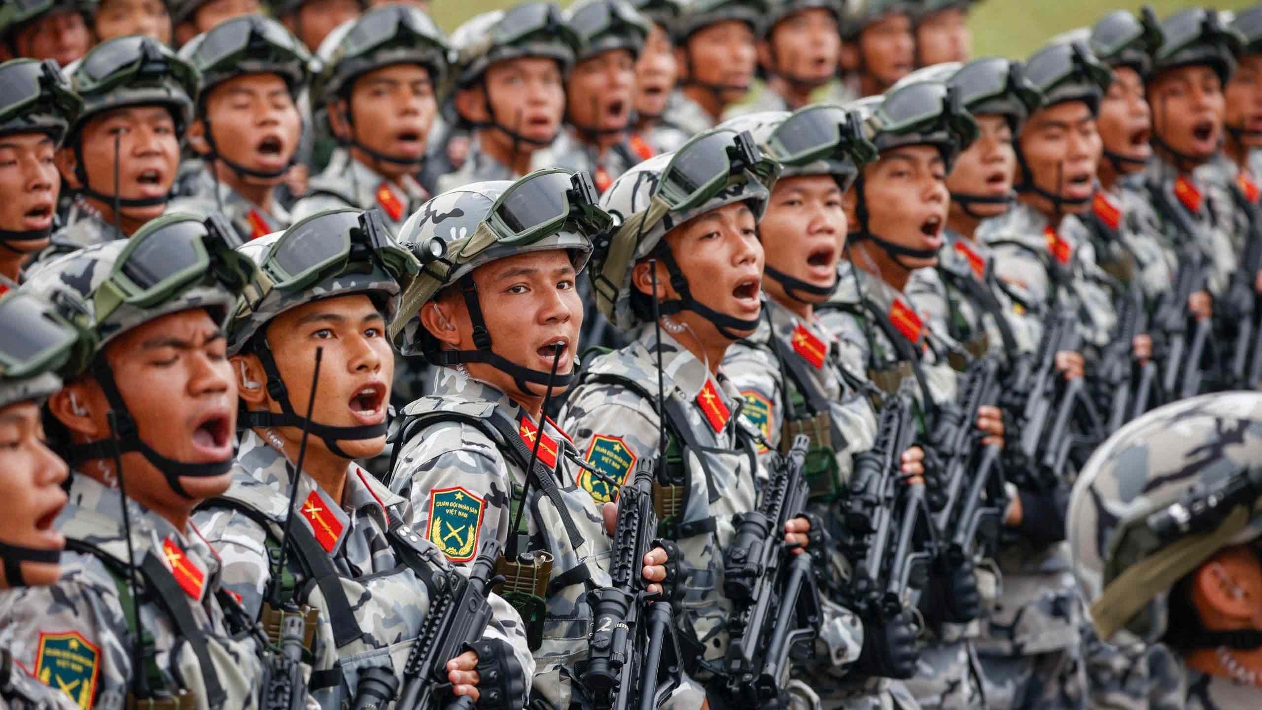 Hơn 16 nghìn chiến sĩ luyện tập diễu binh dưới mưa