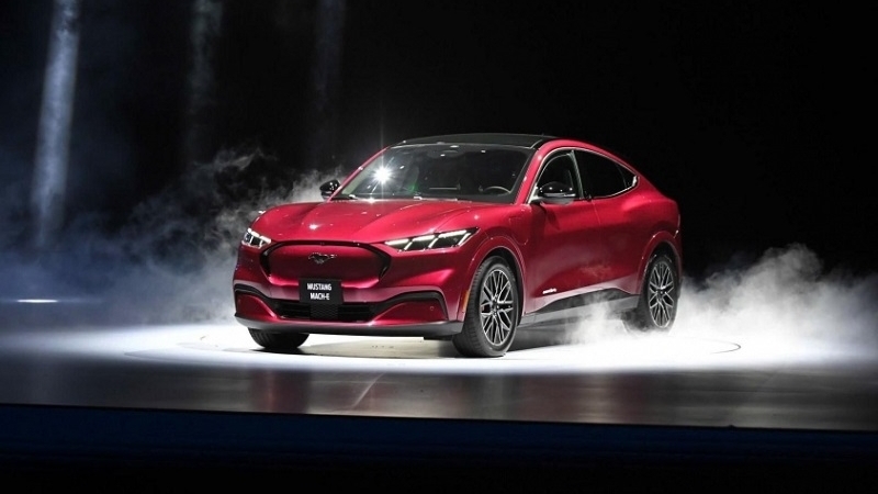 Cận cảnh xe điện Ford Mustang Mach-E vừa ra mắt tại Việt Nam, giá 2,599 tỷ đồng