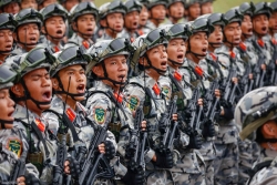 Hơn 16 nghìn chiến sĩ luyện tập diễu binh dưới mưa