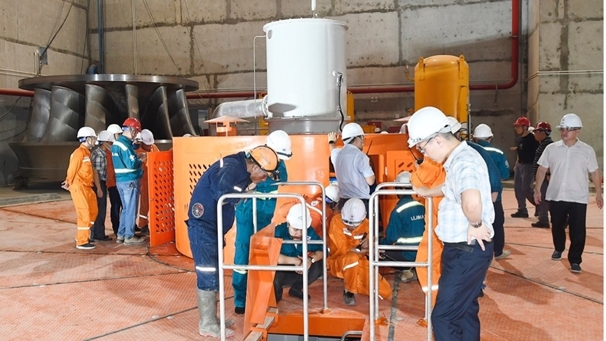 Hai tổ máy số 1 và 2 dự án nhà máy thuỷ điện Hoà Bình mở rộng tích cực hoàn thành lắp đặt vì an ninh năng lượng quốc gia