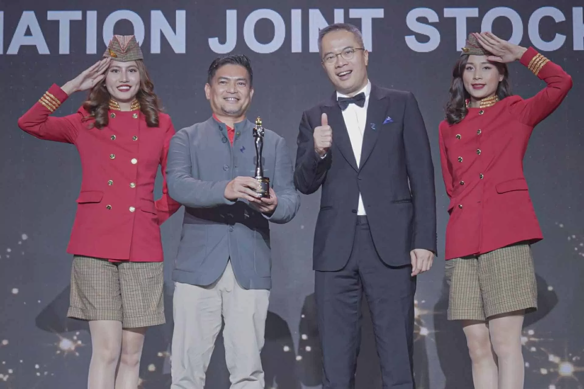 HR Asia Awards 2025 vinh danh Vietjet là 'Nơi làm việc tốt nhất châu Á' lần thứ 5 liên tiếp HR Asia Awards 2025 vinh danh Vietjet là 'Nơi làm việc tốt nhất châu Á' lần thứ 5 liên tiếp