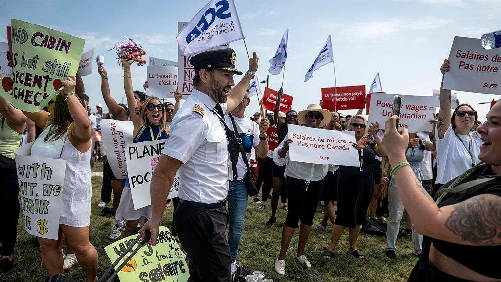 Canada tìm biện pháp chấm dứt đình công trong ngành hàng không