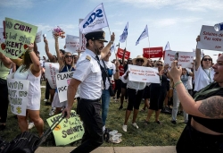 Canada tìm biện pháp chấm dứt đình công trong ngành hàng không