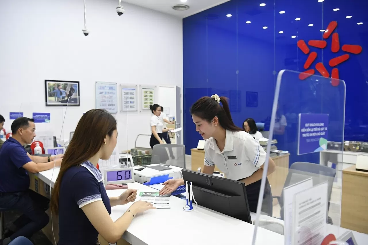 MB hiện là đứng đầu thị trường về quy mô giao dịch trên kênh số và tỷ lệ khách hàng số và là ngân hàng đầu tiên tại Việt Nam số hóa toàn trình tín dụng doanh nghiệp, rút ngắn thời gian xử lý khoản vay xuống 48 giờ. MB hiện là đứng đầu thị trường về quy mô giao dịch trên kênh số và tỷ lệ khách hàng số và là ngân hàng đầu tiên tại Việt Nam số hóa toàn trình tín dụng doanh nghiệp, rút ngắn thời gian xử lý khoản vay xuống 48 giờ.