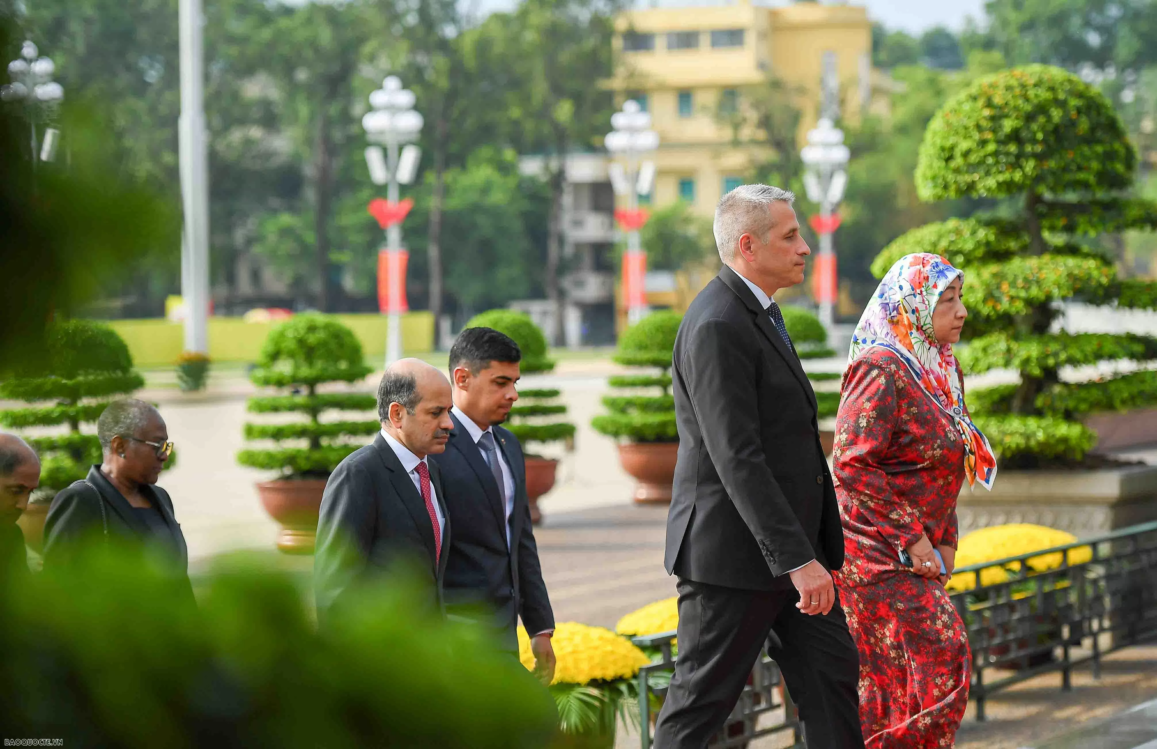 Ngoại giao Đoàn vào Lăng viếng Chủ tịch Hồ Chí Minh Ngoại giao Đoàn vào Lăng viếng Chủ tịch Hồ Chí Minh