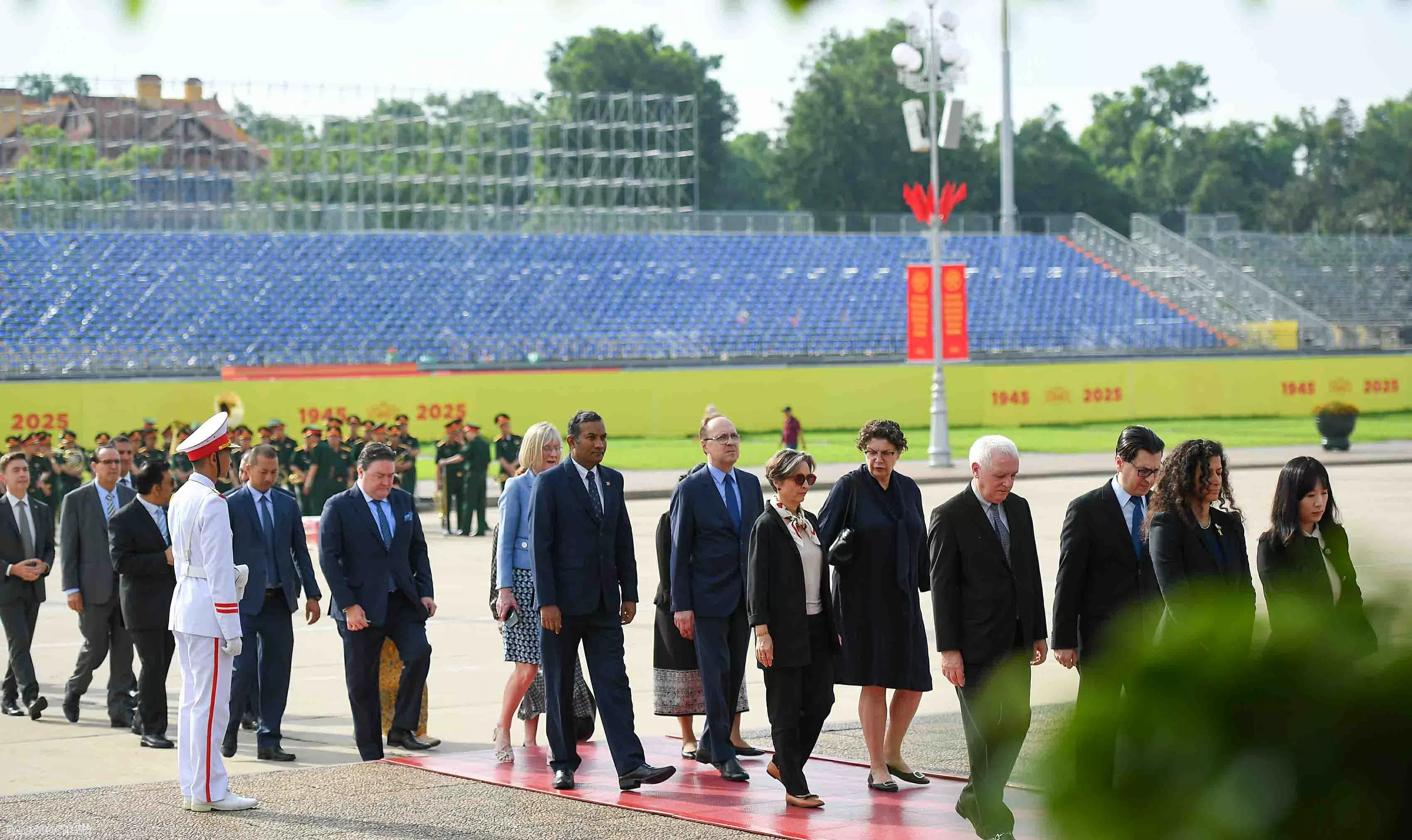 Ngoại giao Đoàn vào Lăng viếng Chủ tịch Hồ Chí Minh Ngoại giao Đoàn vào Lăng viếng Chủ tịch Hồ Chí Minh