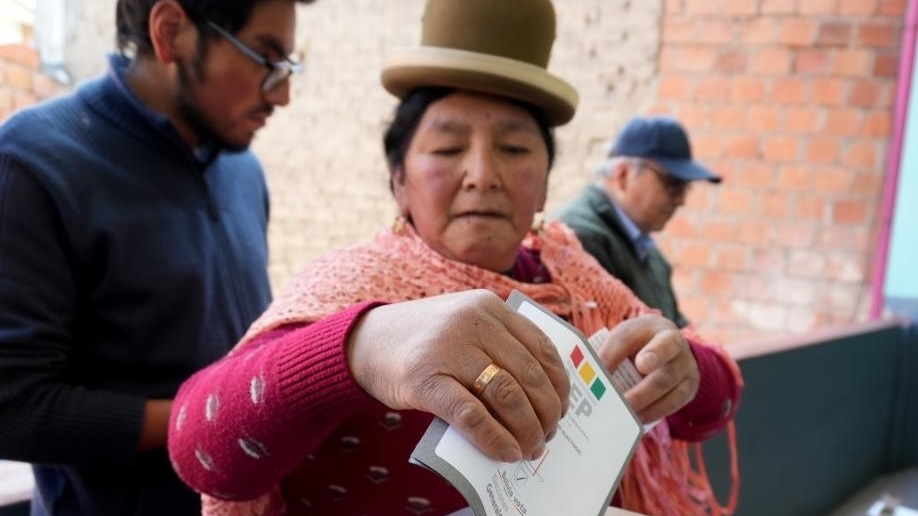 Bầu cử tổng thống Bolivia: Cử tri quay lưng với đảng cầm quyền, cuộc đua lịch sử của các đảng đối lập bắt đầu