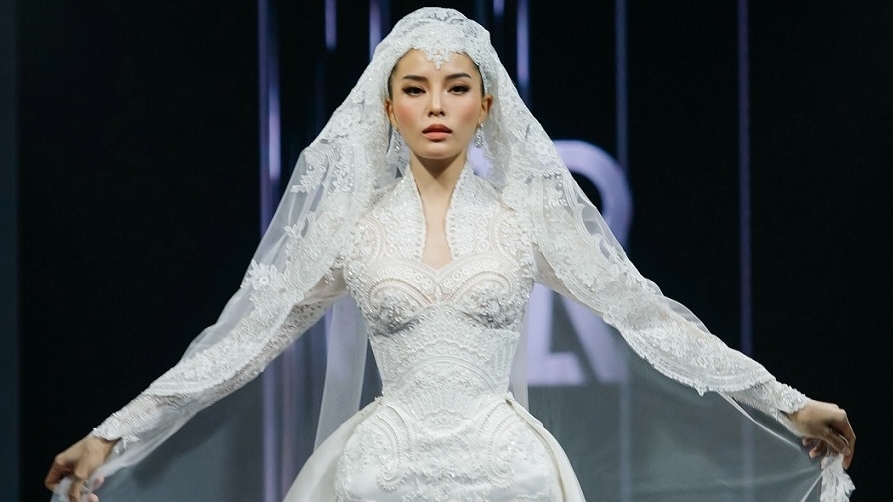 Hoa hậu Kỳ Duyên trình diễn thời trang cưới phong cách thanh lịch, lãng mạn