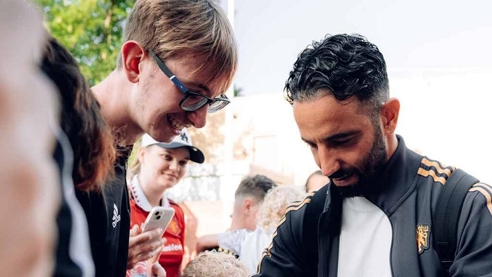 Neville tiến cử 2 thủ môn cho Man Utd sau trận thua Arsenal