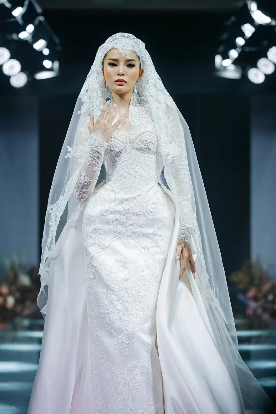 Hoa hậu Kỳ Duyên trình diễn thời trang cưới phong cách thanh lịch, lãng mạn Hoa hậu Kỳ Duyên trình diễn thời trang cưới phong cách thanh lịch, lãng mạn