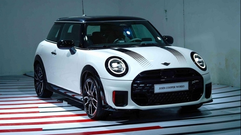 Cận cảnh Mini John Cooper Works 3 cửa vừa ra mắt tại Việt Nam, giá hơn 2,5 tỷ đồng