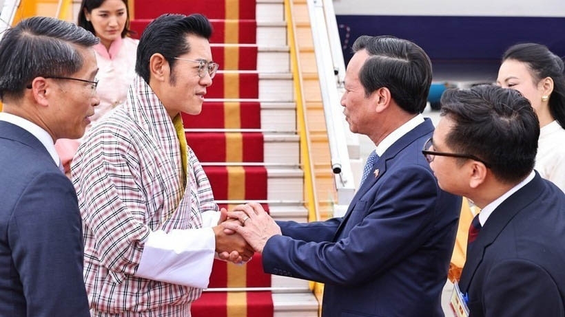 Quốc vương Bhutan và Hoàng hậu đến Hà Nội, bắt đầu chuyến thăm cấp Nhà nước tới Việt Nam