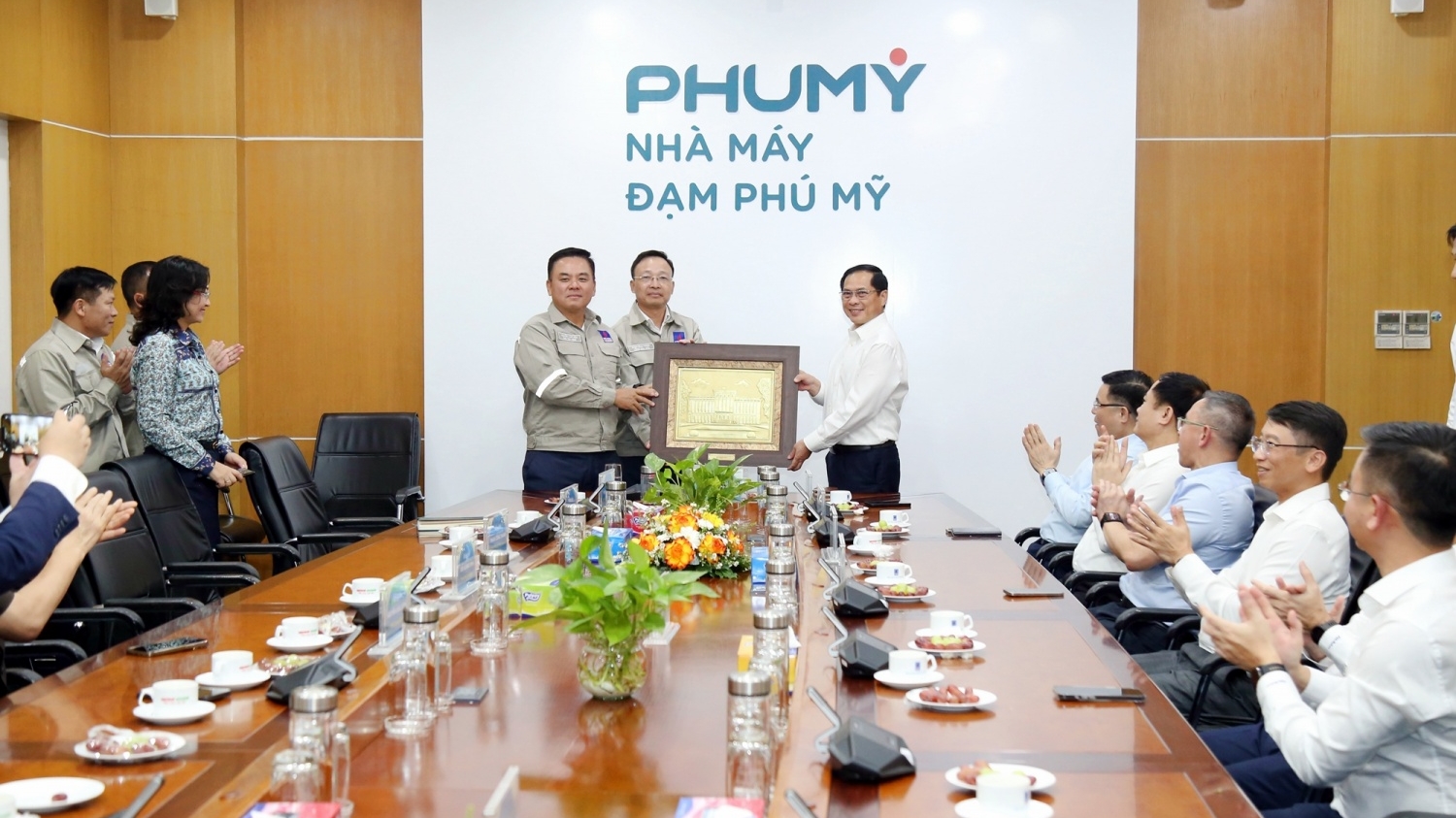 Phó Thủ tướng, Bộ trưởng Ngoại giao Bùi Thanh Sơn thăm và làm việc tại Nhà máy đạm Phú Mỹ, PetroVietnam