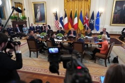 Tổng thống Ukraine tuyên bố sẽ thảo luận về lãnh thổ với người đồng cấp Nga, Pháp gợi ý địa điểm cho cuộc gặp trực tiếp