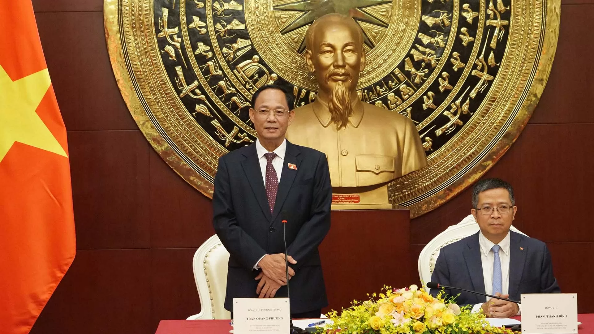 Phó Chủ tịch Quốc hội Trần Quang Phương gặp gỡ cán bộ, nhân viên Đại sứ quán và cộng đồng người Việt Nam tại Trung Quốc