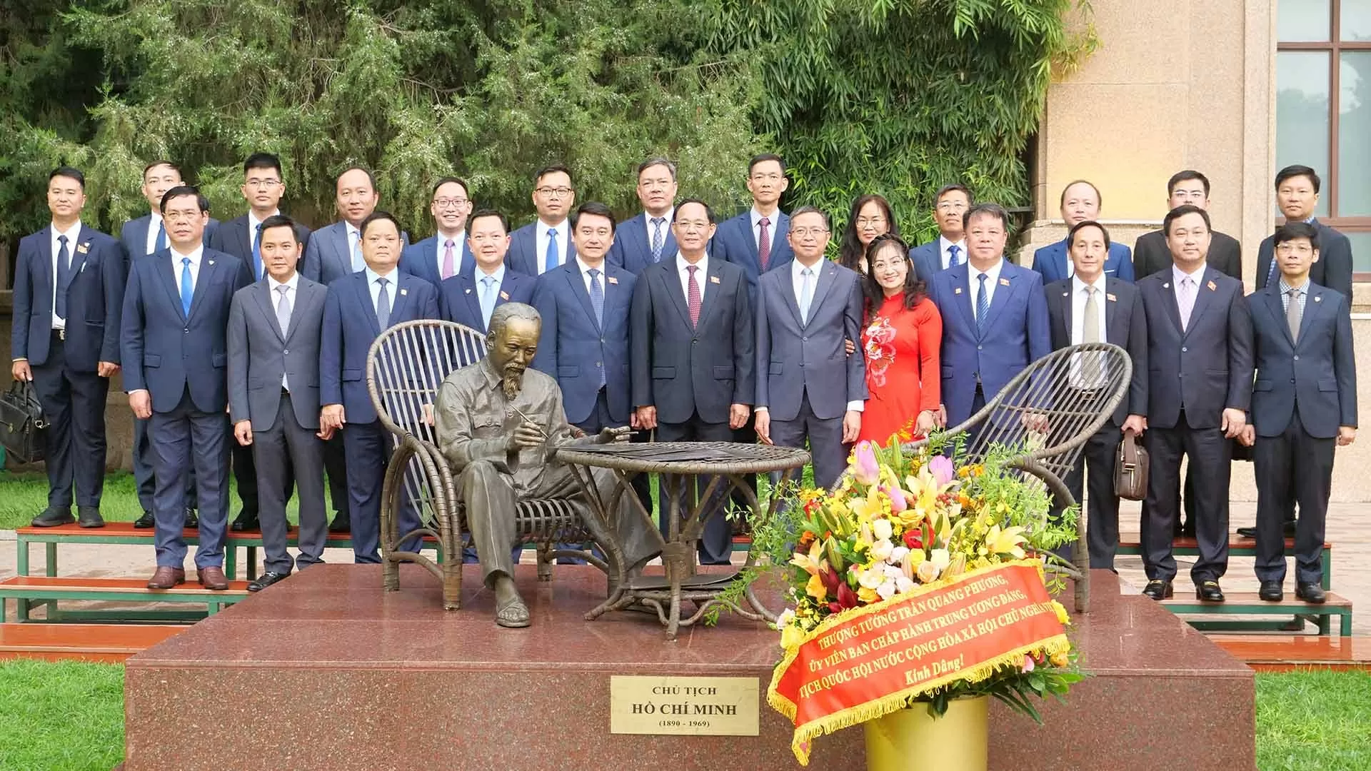 Phó Chủ tịch Quốc hội Trần Quang Phương gặp gỡ cán bộ, nhân viên Đại sứ quán và cộng đồng người Việt Nam tại Trung Quốc