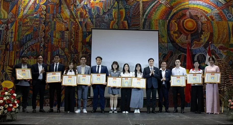 Hành trình kết nối tuổi trẻ và khát vọng Việt giữa lòng châu Âu Hành trình kết nối tuổi trẻ và khát vọng Việt giữa lòng châu Âu