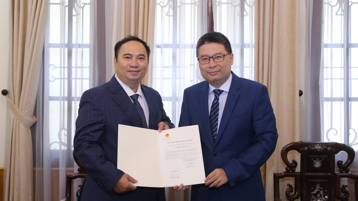 Trao Giấy chấp nhận lãnh sự cho Lãnh sự danh dự của Grenada tại Thành phố Hà Nội