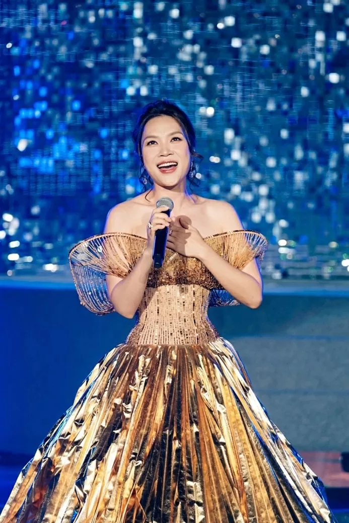 Ca sĩ Mỹ Tâm chọn đầm trễ vai nữ tính khi tăng cân nhẹ, trẻ lâu nhờ chăm dùng trái cây trong vườn nhà Ca sĩ Mỹ Tâm chọn đầm trễ vai nữ tính khi tăng cân nhẹ, trẻ lâu nhờ chăm dùng trái cây trong vườn nhà