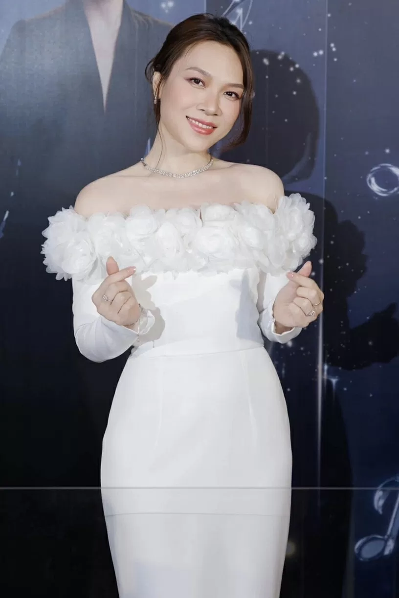 Ca sĩ Mỹ Tâm chọn đầm trễ vai nữ tính khi tăng cân nhẹ, trẻ lâu nhờ chăm dùng trái cây trong vườn nhà Ca sĩ Mỹ Tâm chọn đầm trễ vai nữ tính khi tăng cân nhẹ, trẻ lâu nhờ chăm dùng trái cây trong vườn nhà