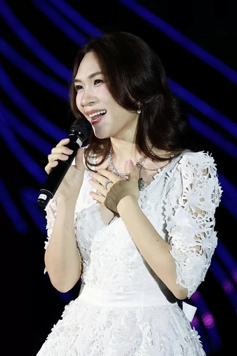 Ca sĩ Mỹ Tâm chọn đầm trễ vai nữ tính khi tăng cân nhẹ, trẻ lâu nhờ chăm dùng trái cây trong vườn nhà Ca sĩ Mỹ Tâm chọn đầm trễ vai nữ tính khi tăng cân nhẹ, trẻ lâu nhờ chăm dùng trái cây trong vườn nhà