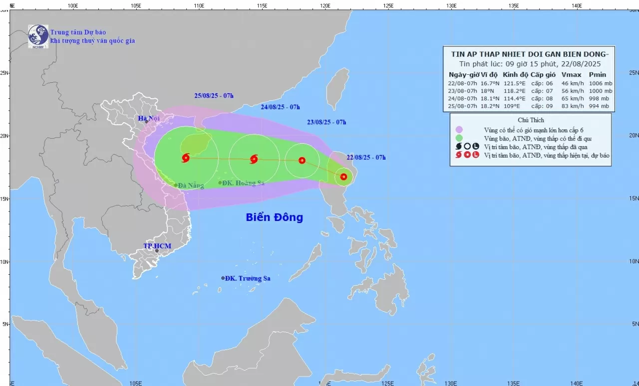 Áp thấp nhiệt đới gần Biển Đông có khả năng mạnh thành bão với gió giật cấp 11 Áp thấp nhiệt đới gần Biển Đông có khả năng mạnh thành bão với gió giật cấp 11