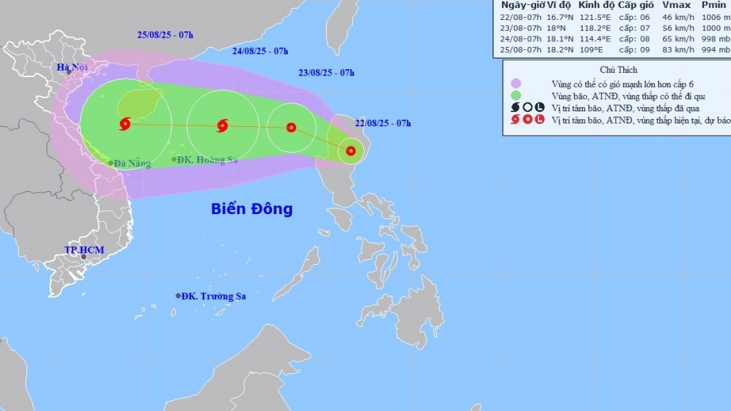 Áp thấp nhiệt đới gần Biển Đông có khả năng mạnh thành bão với gió giật cấp 11
