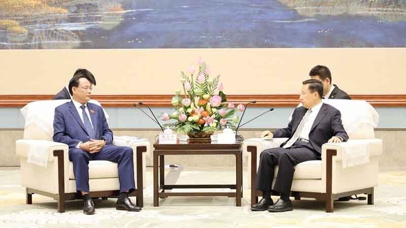 Phó Chủ tịch Quốc hội Trần Quang Phương hội kiến Bí thư Tỉnh ủy Tứ Xuyên Vương Hiểu Huy