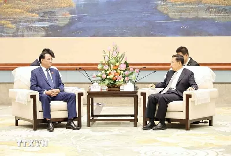 Phó Chủ tịch Quốc hội Trần Quang Phương hội kiến Bí thư Tỉnh ủy Tứ Xuyên Vương Hiểu Huy Phó Chủ tịch Quốc hội Trần Quang Phương hội kiến Bí thư Tỉnh ủy Tứ Xuyên Vương Hiểu Huy