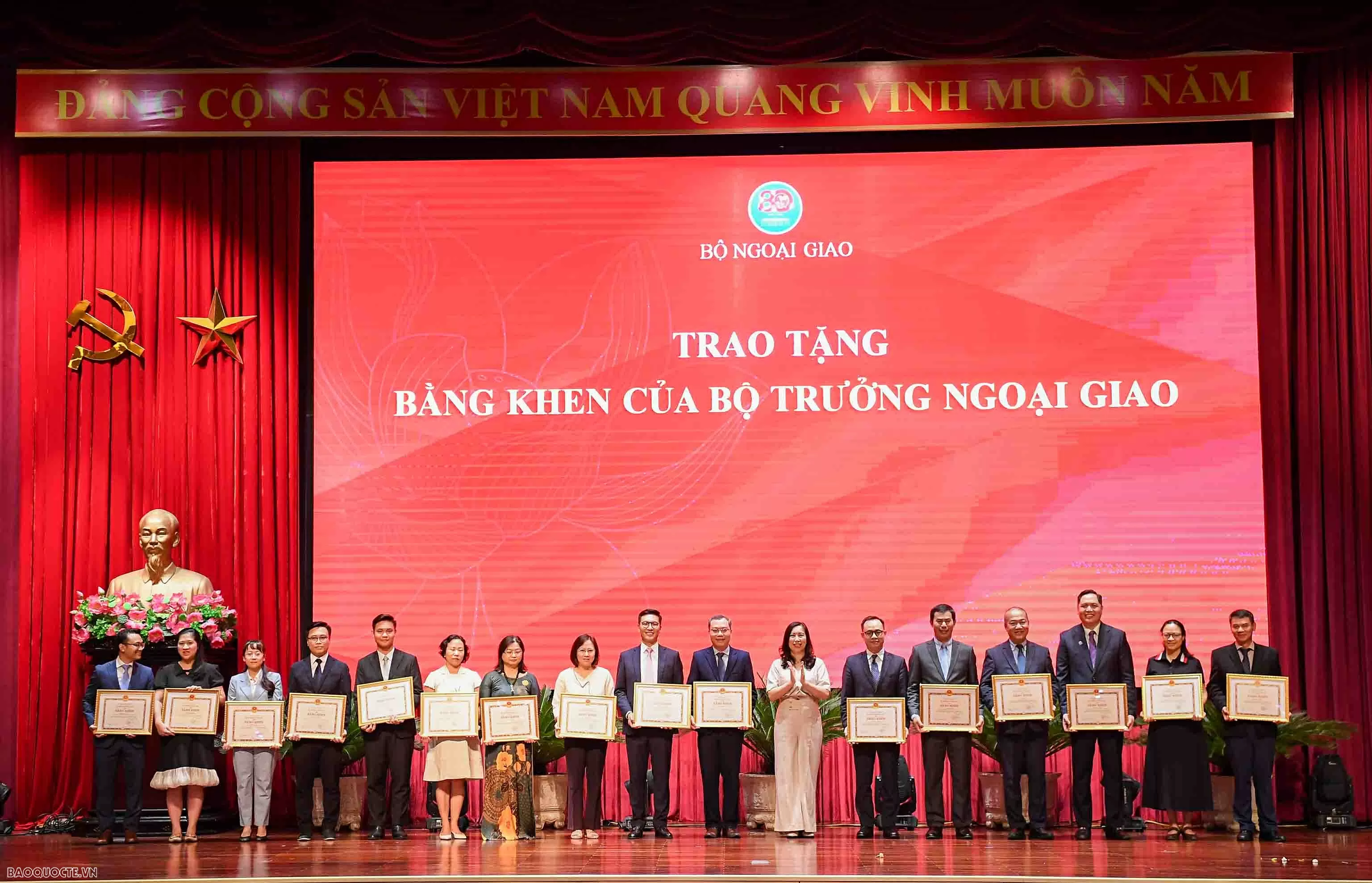 Khai mạc Triển lãm tôn vinh nền ngoại giao bản lĩnh, mềm dẻo, kiên cường Khai mạc Triển lãm tôn vinh nền ngoại giao bản lĩnh, mềm dẻo, kiên cường