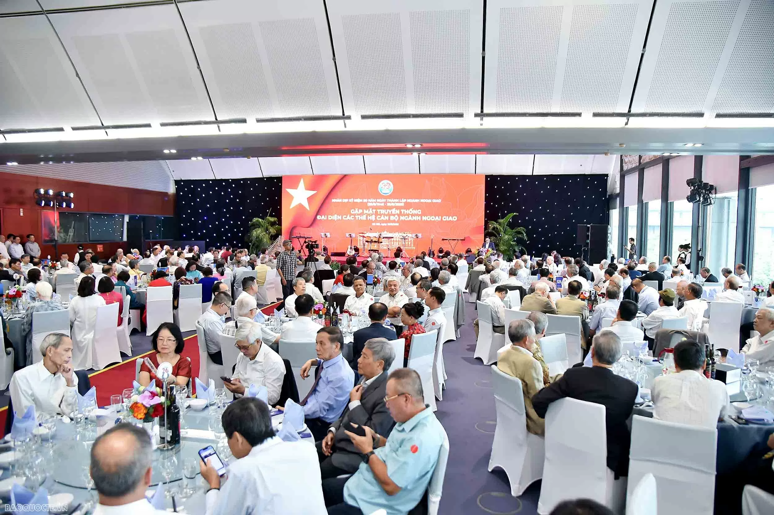 Tri ân các thế hệ cán bộ ngoại giao: Vun đắp dắp nền Ngoại giao toàn diện, hiện đại, chuyên nghiệp gặp mặt truyền thống đại diện các thế hệ cán bộ ngoại giao