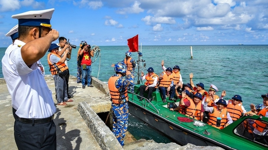 Phát động chiến dịch "Triệu cột mốc xanh" cùng MB Bank gây quỹ trồng 1 triệu cây phủ xanh Đặc khu Trường Sa