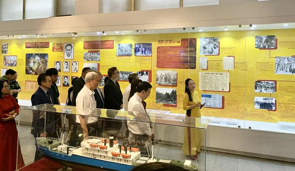 Tái hiện mùa Thu độc lập tại Bảo tàng Hồ Chí Minh Tái hiện mùa Thu độc lập tại Bảo tàng Hồ Chí Minh