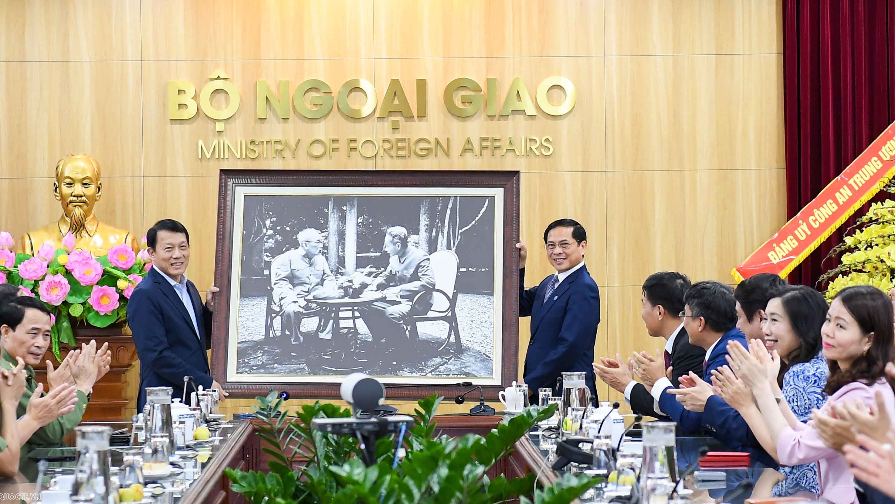 Lãnh đạo Bộ Công an chúc mừng 80 năm ngành Ngoại giao