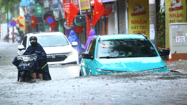Mưa lớn do ảnh hưởng bão số 5, Hà Nội ngập lụt diện rộng