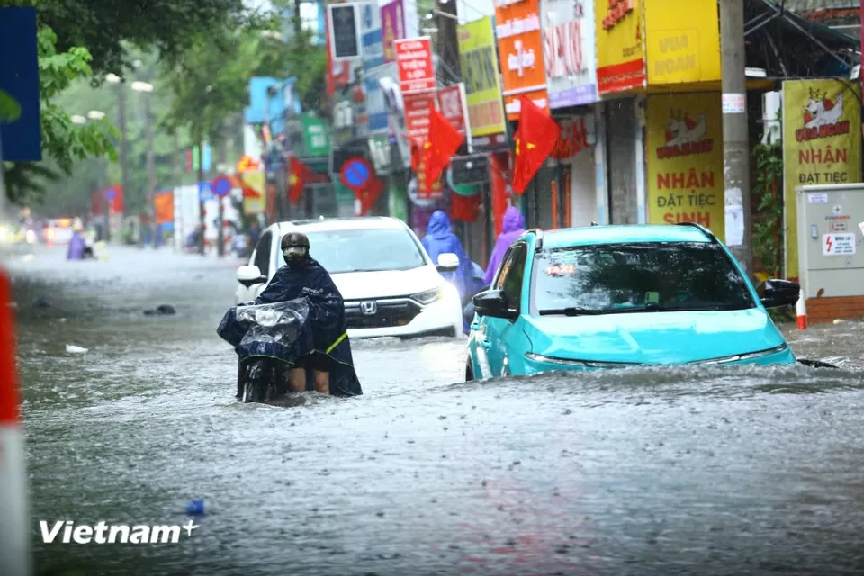 Mưa lớn do ảnh hưởng bão số 5, Hà Nội ngập lụt diện rộng Mưa lớn do ảnh hưởng bão số 5, Hà Nội ngập lụt diện rộng