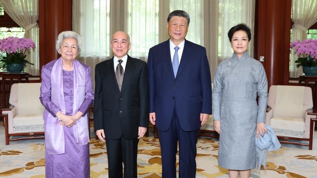 Chủ tịch Trung Quốc Tập Cận Bình khẳng định ủng hộ Campuchia theo đuổi con đường phát triển phù hợp, kêu gọi sát cánh vững chắc hơn