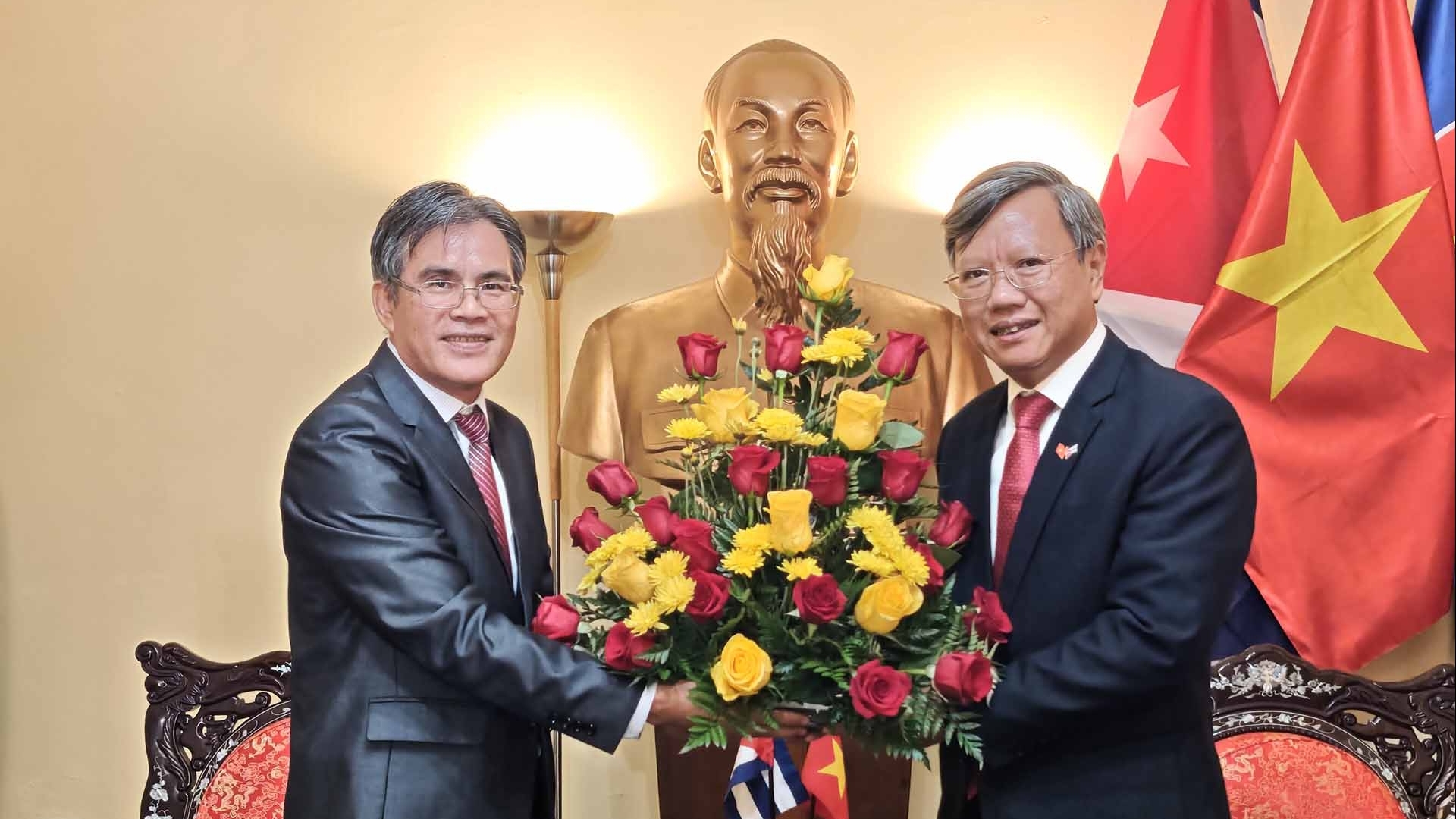 Thắm tình đoàn kết đặc biệt Việt Nam-Lào tại Cuba nhân dịp Quốc khánh Việt Nam