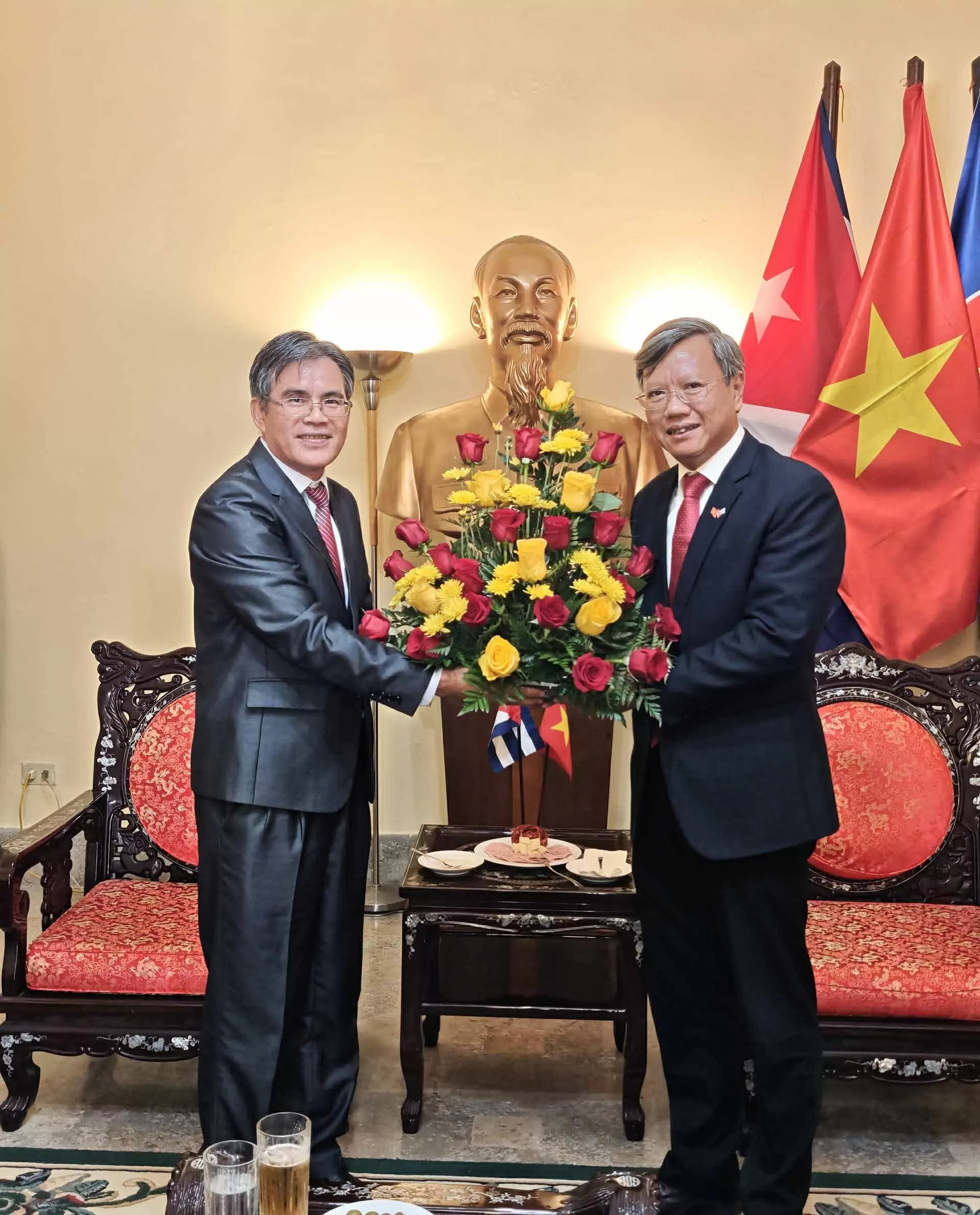 Thắm tình đoàn kết đặc biệt Việt Nam-Lào tại Cuba nhân dịp Quốc khánh Việt Nam Thắm tình đoàn kết đặc biệt Việt Nam-Lào tại Cuba nhân dịp Quốc khánh Việt Nam