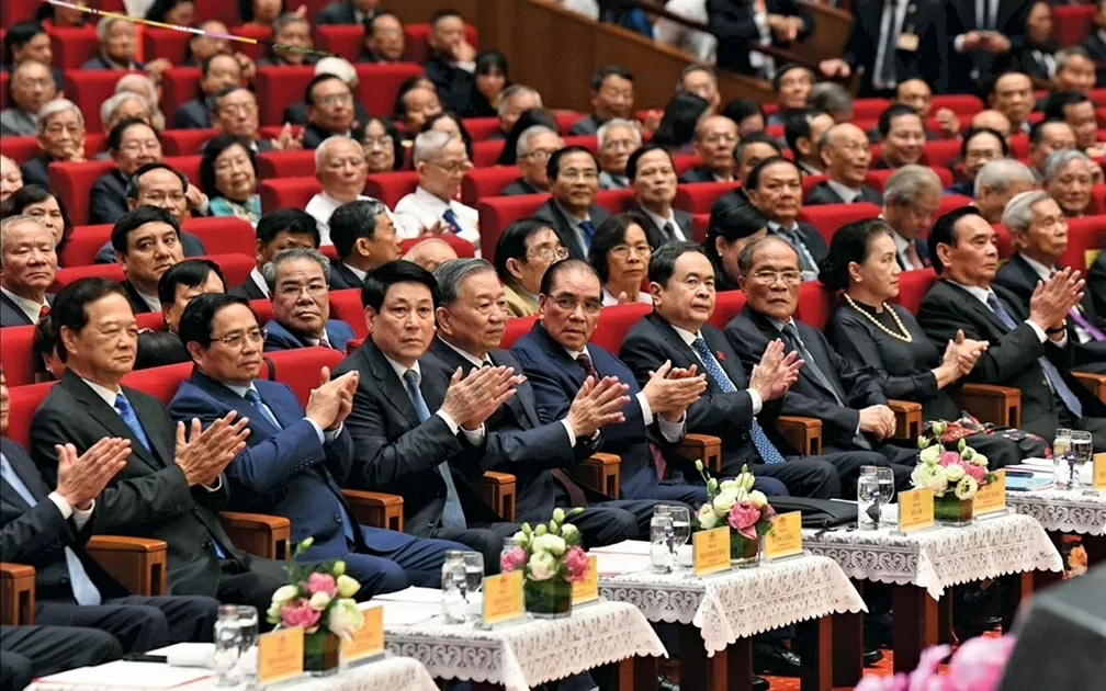 Tổng Bí thư Tô Lâm gặp mặt gần 2.000 đại biểu Quốc hội qua các thời kỳ Tổng Bí thư Tô Lâm gặp mặt gần 2.000 đại biểu Quốc hội qua các thời kỳ