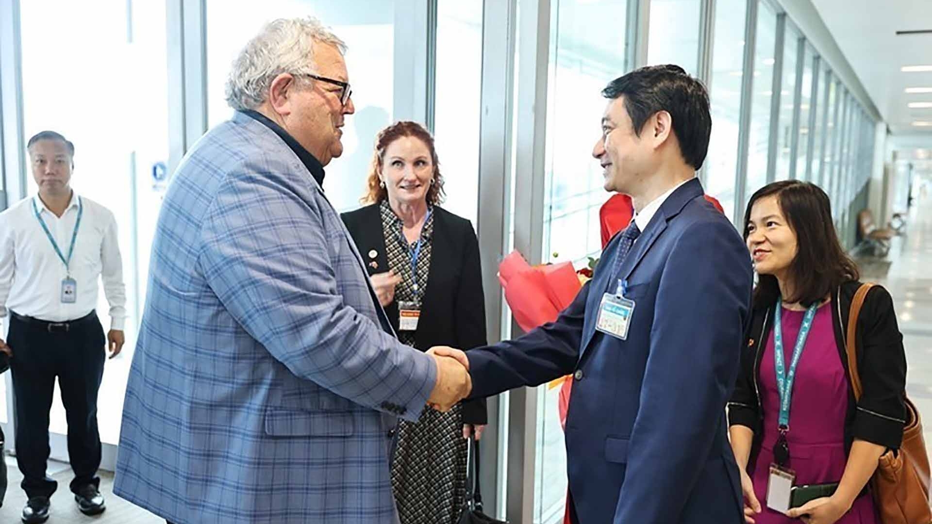 Chủ tịch Quốc hội New Zealand đến Hà Nội, bắt đầu thăm chính thức Việt Nam