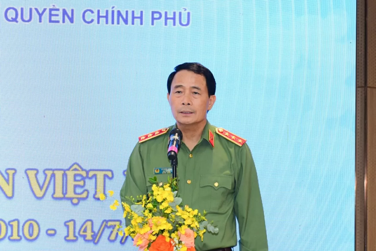 Thứ trưởng Lê Quốc Hùng phát biểu tại Lễ kỷ niệm 15 năm Tạp chí Nhân quyền Việt Nam xuất bản số đầu tiên. Thứ trưởng Lê Quốc Hùng phát biểu tại Lễ kỷ niệm 15 năm Tạp chí Nhân quyền Việt Nam xuất bản số đầu tiên.