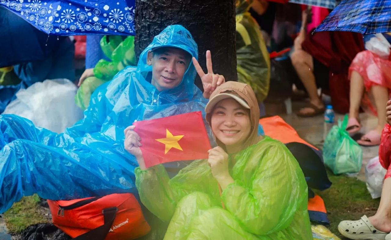 Người dân đổ về Ba Đình chờ xem sơ duyệt diễu binh, diễu hành tối nay Người dân đổ về Ba Đình chờ xem sơ duyệt diễu binh, diễu hành tối nay