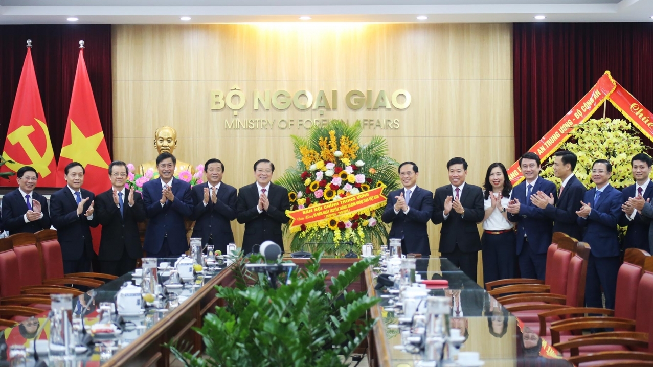 Trưởng Ban Nội chính Trung ương Phan Đình Trạc chúc mừng 80 năm thành lập ngành Ngoại giao Việt Nam