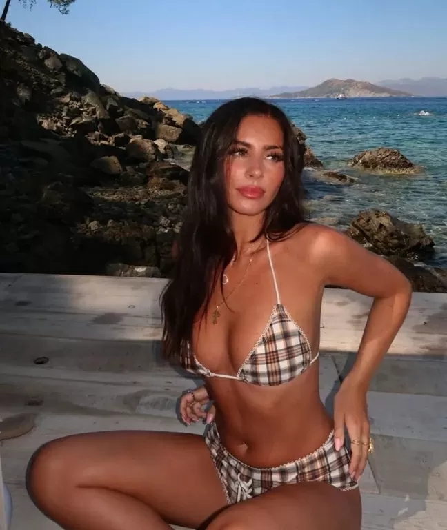 Sao Man Utd Manuel Ugarte tình tứ bên bạn gái cũ của Mbappe Sao Man Utd Manuel Ugarte tình tứ bên bạn gái cũ của Mbappe